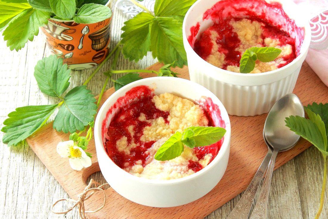 Крамбл с клубникой